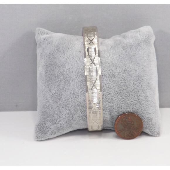 Vintage 1970s Monet Silver Tone Textured Bangle Bracelet, Satin Finish - Picture 3 of 10